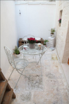 Trullo Aiscia cortile interno