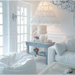 living room white lampada